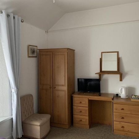 The Castle Hotel Lampeter Extérieur photo