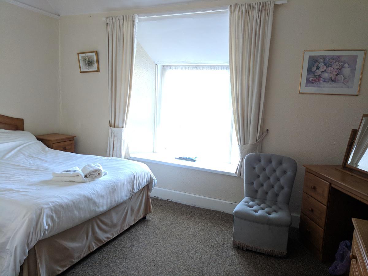 The Castle Hotel Lampeter Extérieur photo