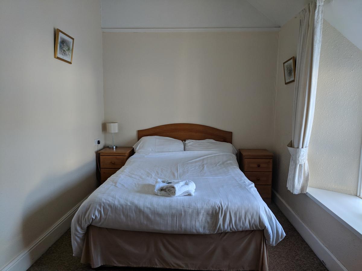 The Castle Hotel Lampeter Extérieur photo