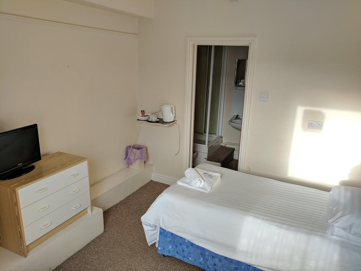 The Castle Hotel Lampeter Extérieur photo