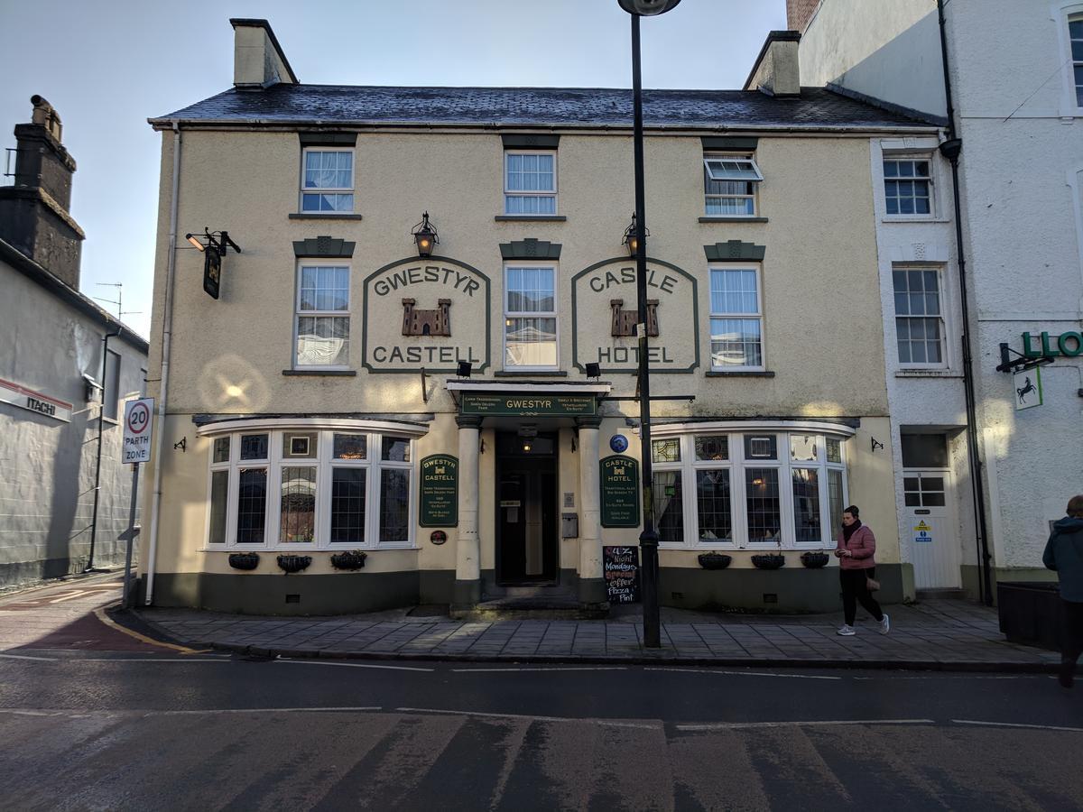 The Castle Hotel Lampeter Extérieur photo