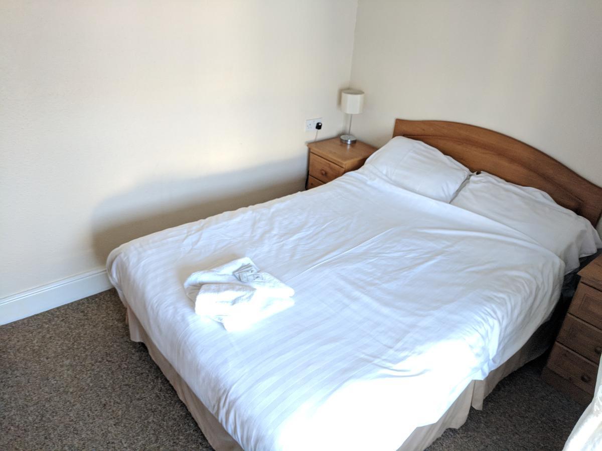 The Castle Hotel Lampeter Extérieur photo