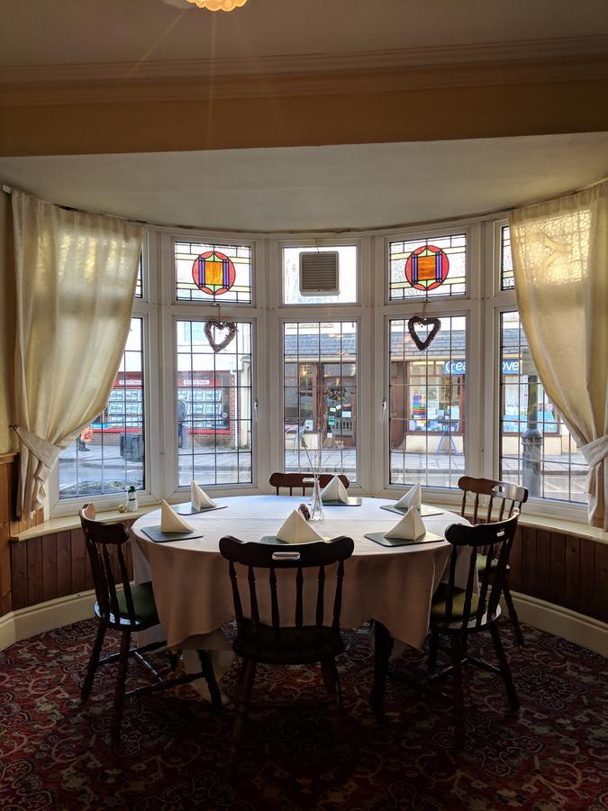 The Castle Hotel Lampeter Extérieur photo