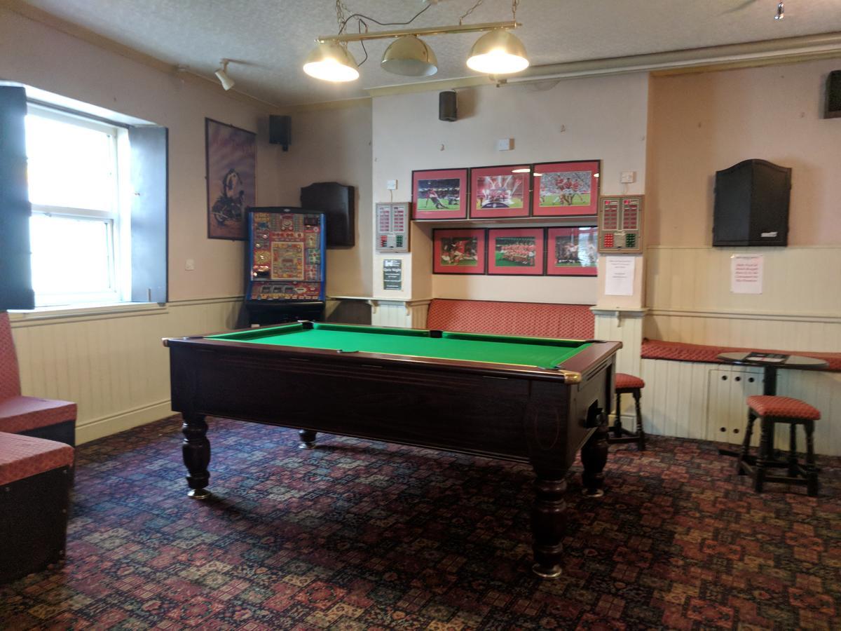 The Castle Hotel Lampeter Extérieur photo