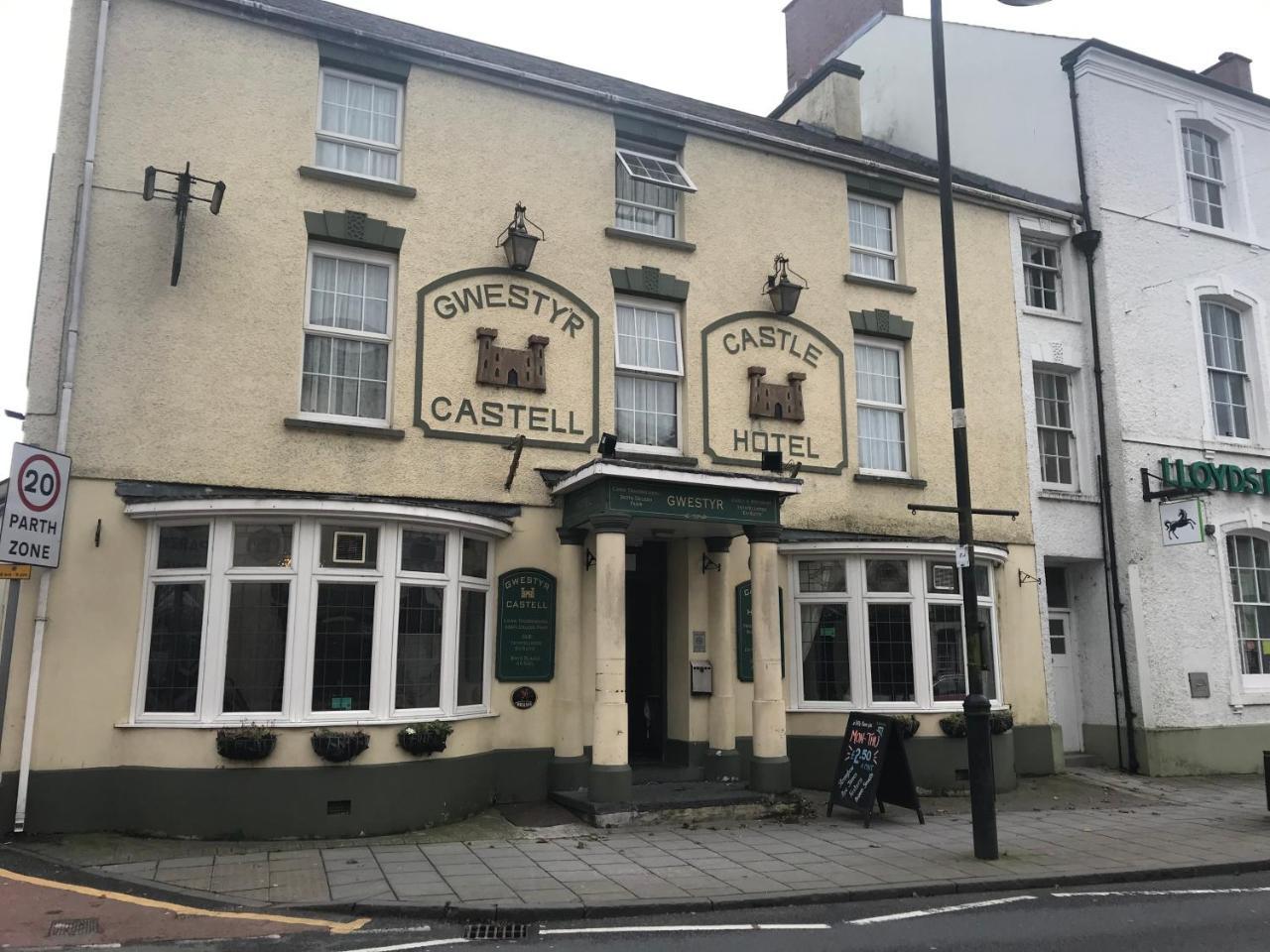 The Castle Hotel Lampeter Extérieur photo