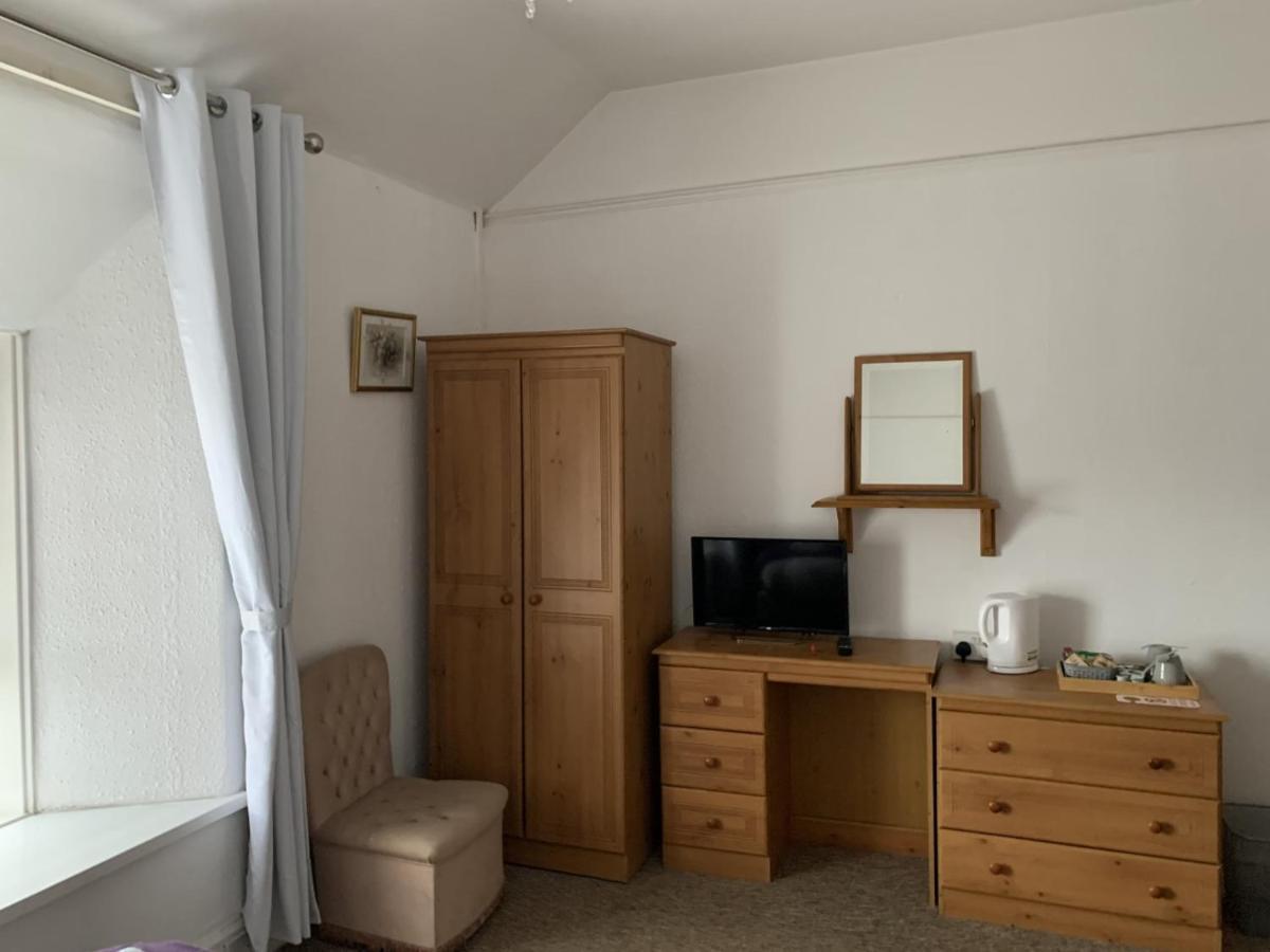 The Castle Hotel Lampeter Extérieur photo