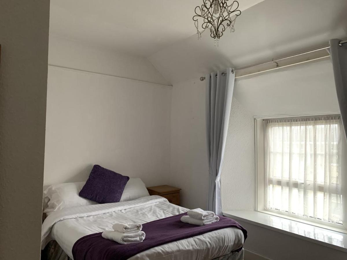 The Castle Hotel Lampeter Extérieur photo