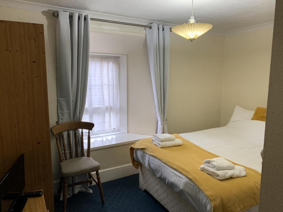 The Castle Hotel Lampeter Extérieur photo