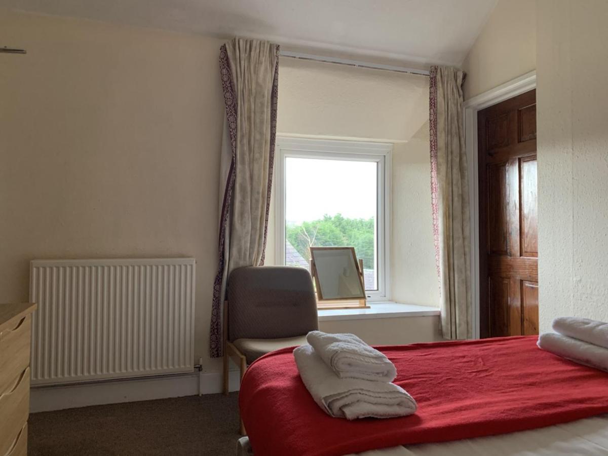 The Castle Hotel Lampeter Extérieur photo