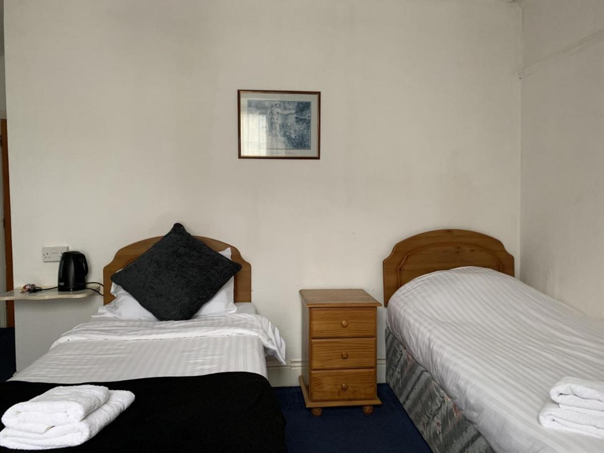 The Castle Hotel Lampeter Extérieur photo
