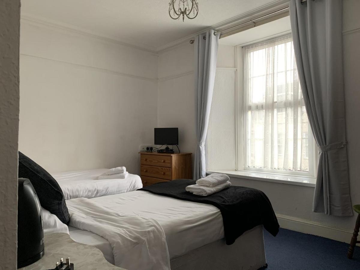 The Castle Hotel Lampeter Extérieur photo
